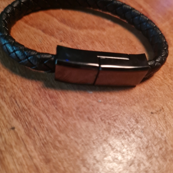 USB to iPhone Charger/Bracelet - Picture 6 of 7